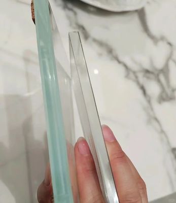 Ultrahelder gehard glas met een hoge doorlaatbaarheid met gepolijste randen