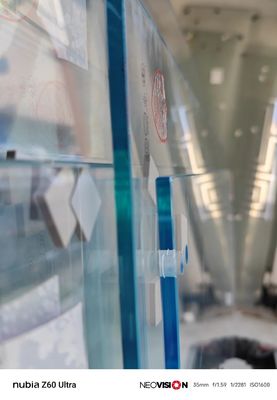 Paneles de vidrio de construcción ultra flotante con bajo contenido de hierro en bruto con claridad superior