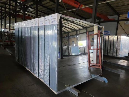 Panneau de miroir en aluminium poli plat de 3 mm / miroir en argent avec perçage